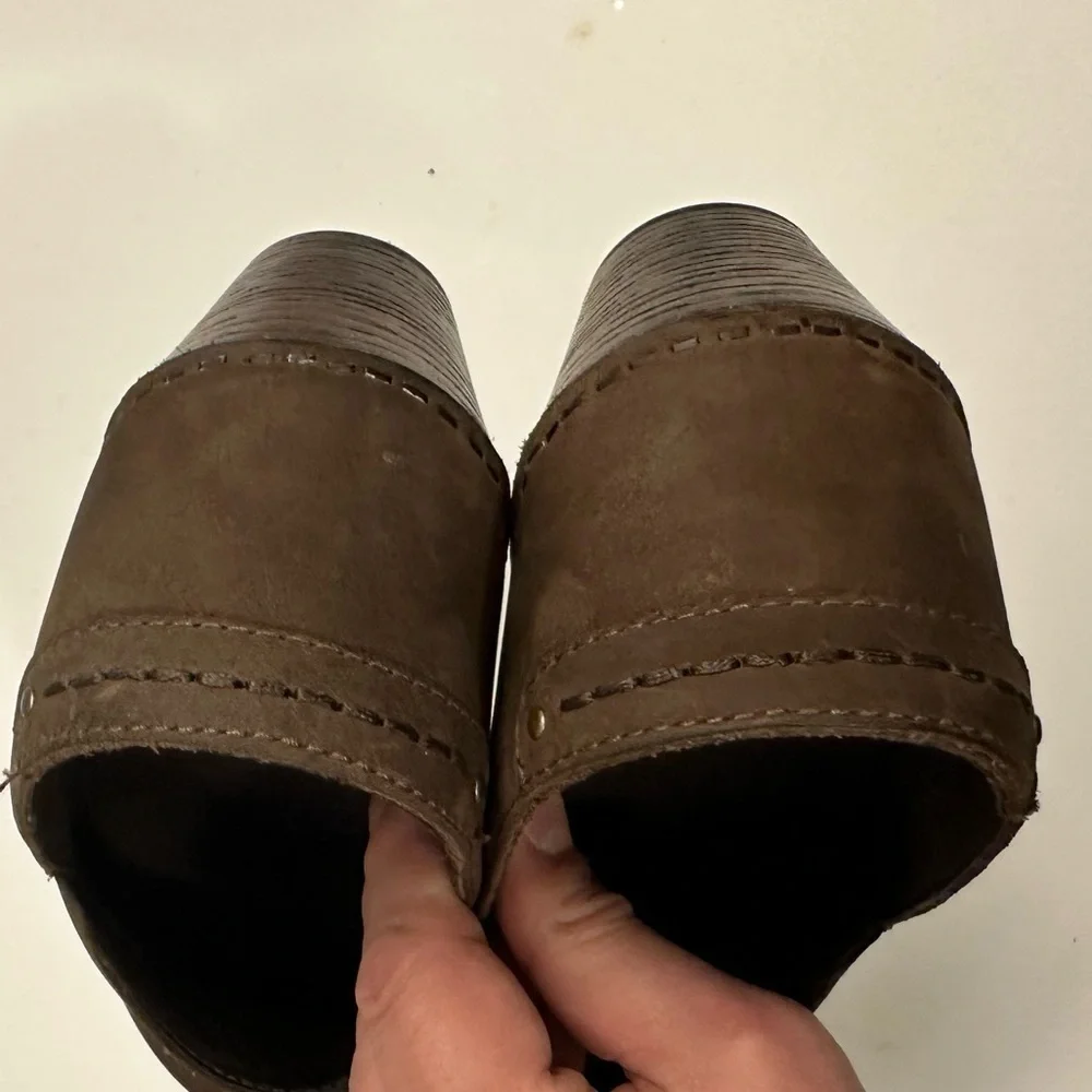 Dansko Women’s Mavis Milled Nubuck Studded Slip On Clog Size EU 37 - US 6.5/7.0 - Picture 10 of 14